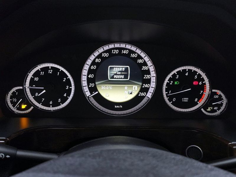 2012 Mercedes-Benz E-Class E200 CGI photo 8