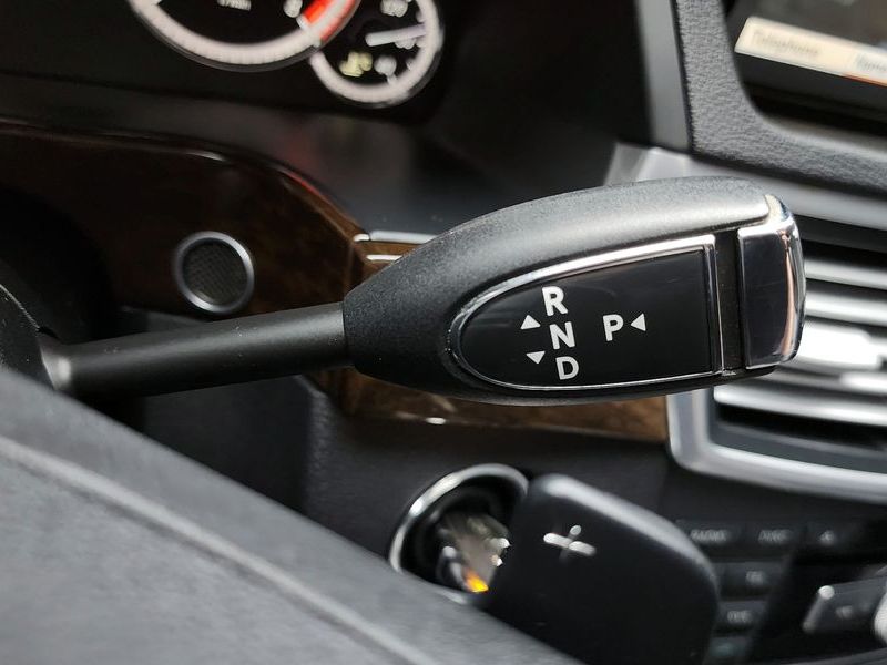 2012 Mercedes-Benz E-Class E200 CGI photo 9
