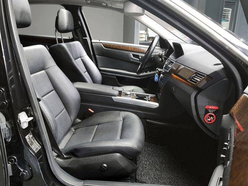 2012 Mercedes-Benz E-Class E200 CGI photo 11