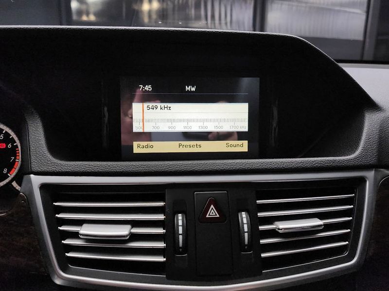 2012 Mercedes-Benz E-Class E200 CGI photo 14