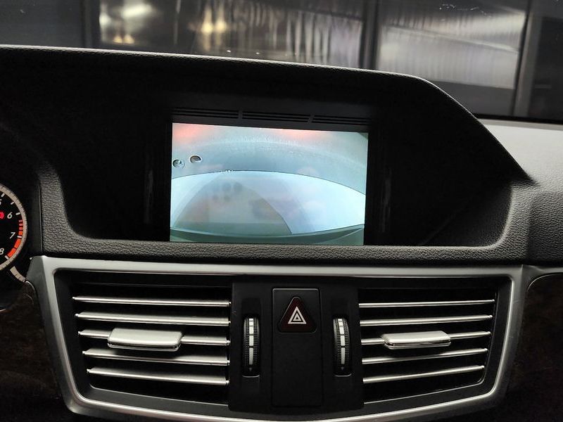 2012 Mercedes-Benz E-Class E200 CGI photo 15