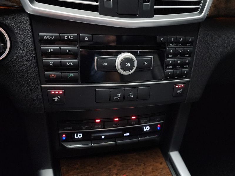 2012 Mercedes-Benz E-Class E200 CGI photo 16