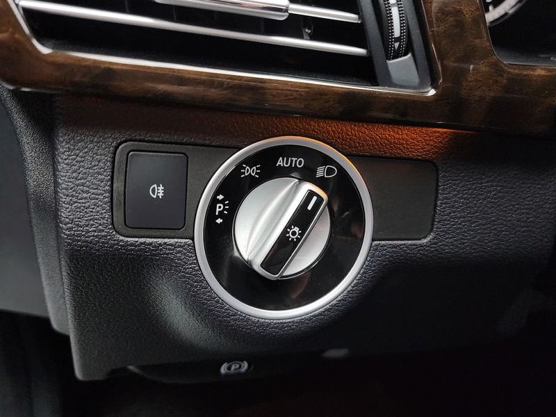 2012 Mercedes-Benz E-Class E200 CGI photo 17