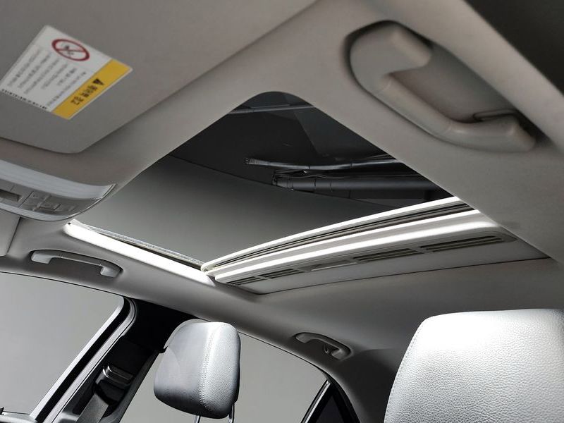 2012 Mercedes-Benz E-Class E200 CGI photo 19