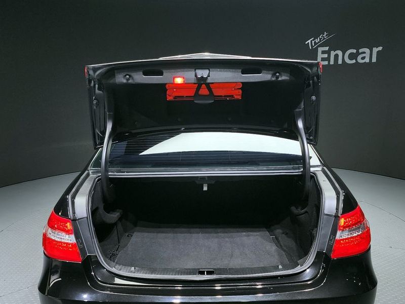 2012 Mercedes-Benz E-Class E200 CGI photo 20