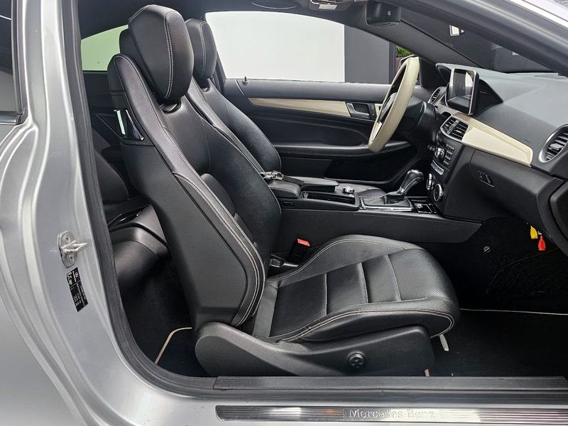 2013 Mercedes-Benz C-Class C220 CDI Coupe photo 11