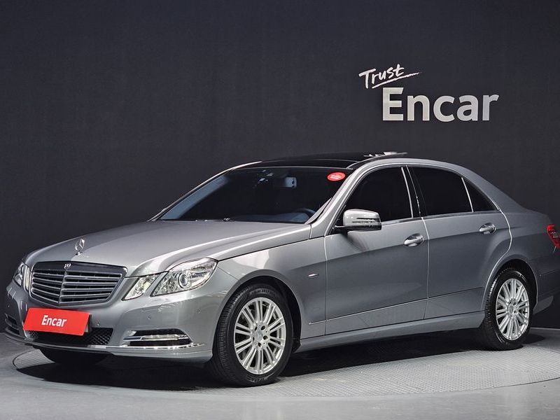 2012 Mercedes-Benz E-Class E300 Elegance photo 1