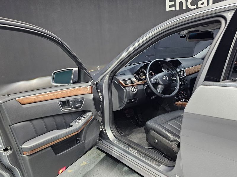2012 Mercedes-Benz E-Class E300 Elegance photo 10