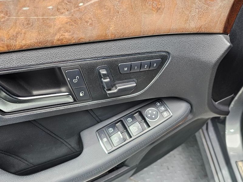 2012 Mercedes-Benz E-Class E300 Elegance photo 11