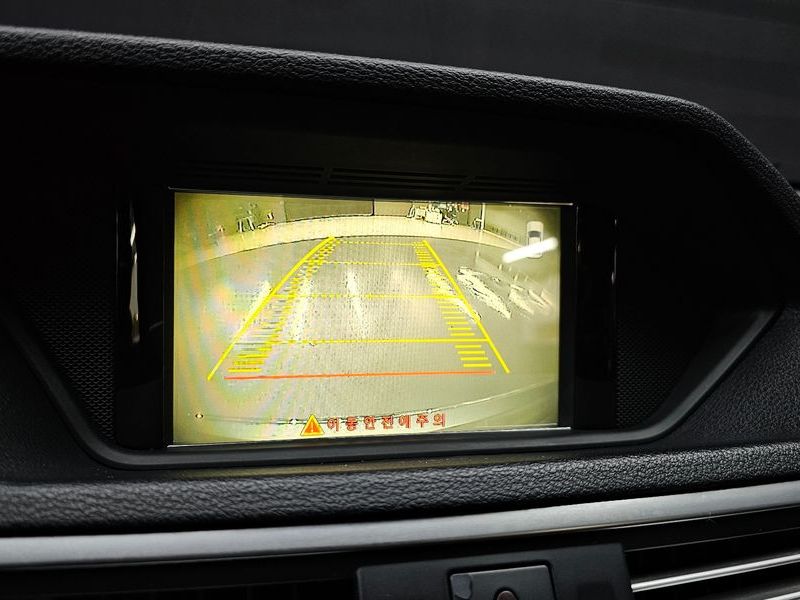 2012 Mercedes-Benz E-Class E300 Elegance photo 14