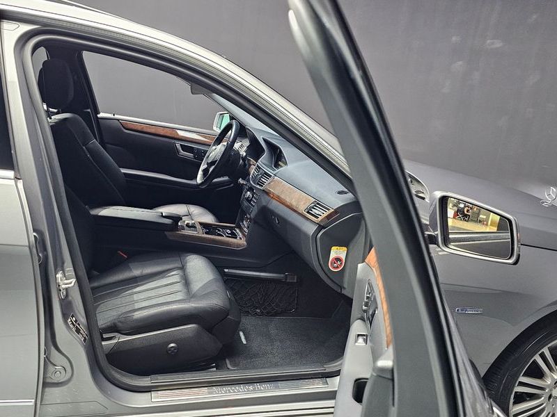 2012 Mercedes-Benz E-Class E300 Elegance photo 16