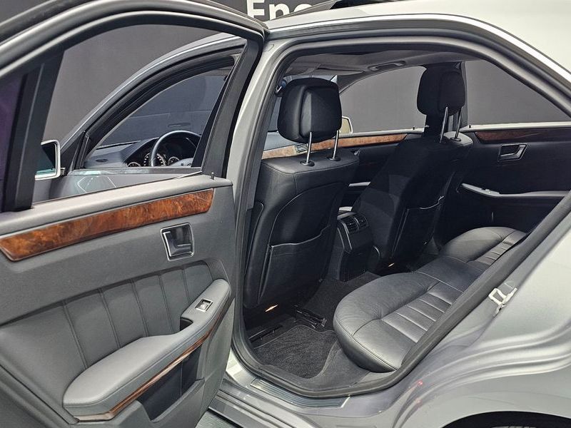 2012 Mercedes-Benz E-Class E300 Elegance photo 18