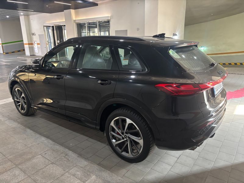 2025 Audi Q5 40 TDI Quattro S Line Black Edition photo 1