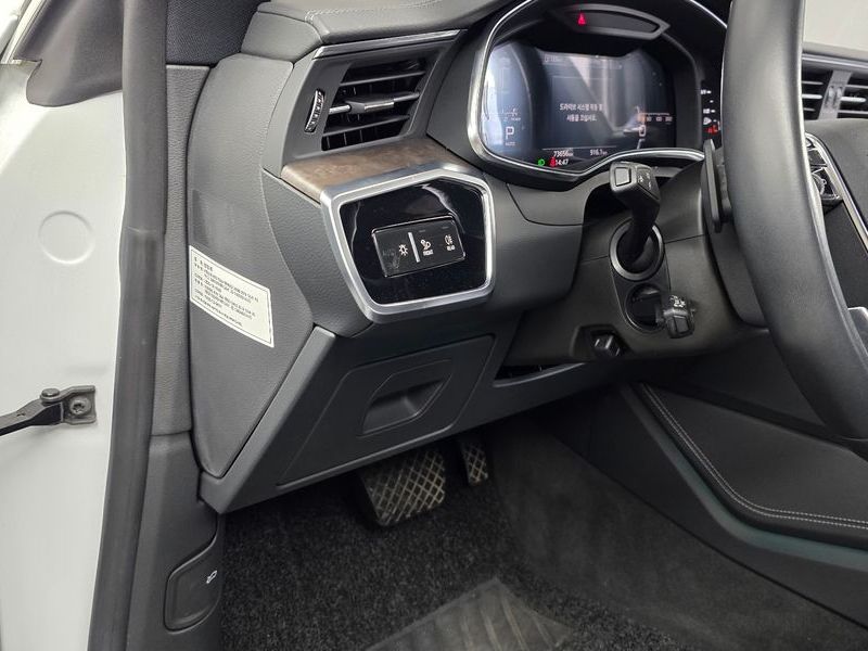 2021 Audi A7 55 TFSI Quattro Premium photo 30