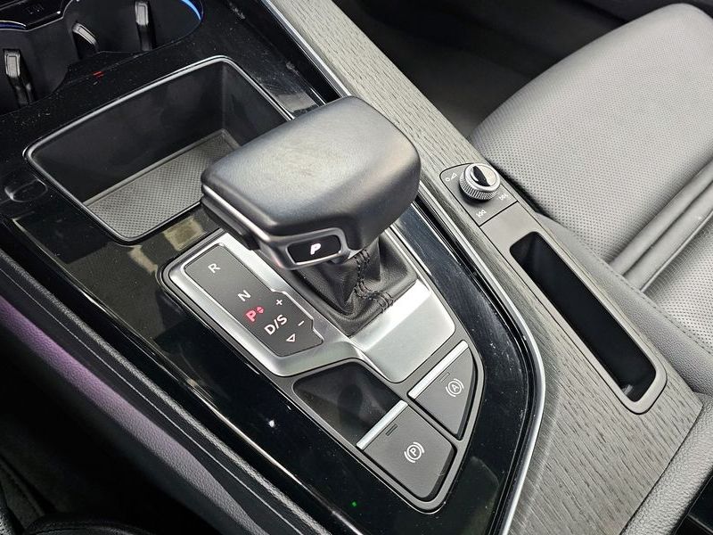 2023 Audi A4 40 TFSI Premium photo 9