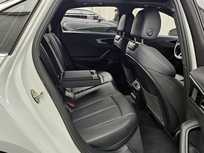 2023 Audi A4 40 TFSI Premium photo 12
