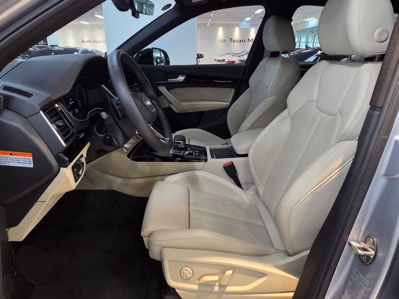 2024 Audi Q5 45 TFSI Quattro Premium photo 10