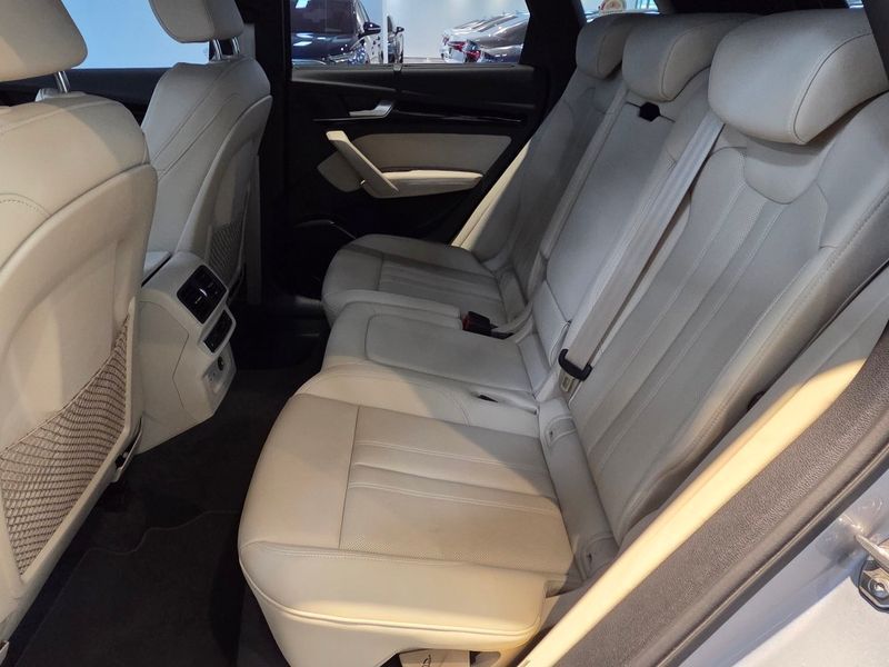 2024 Audi Q5 45 TFSI Quattro Premium photo 16