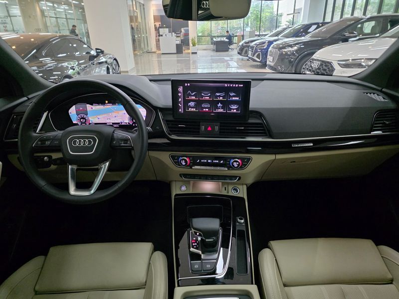 2024 Audi Q5 45 TFSI Quattro Premium photo 7