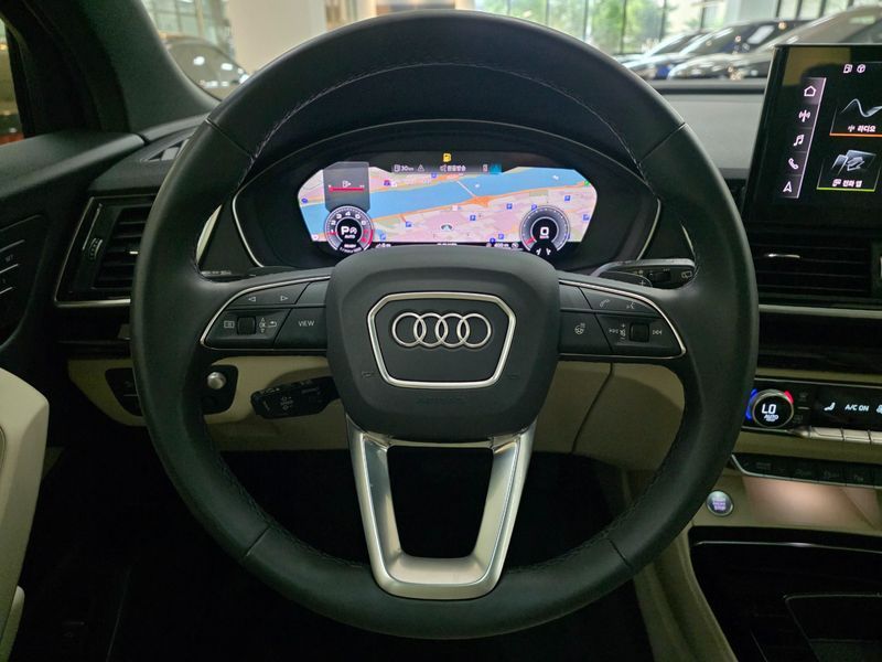 2024 Audi Q5 45 TFSI Quattro Premium photo 12