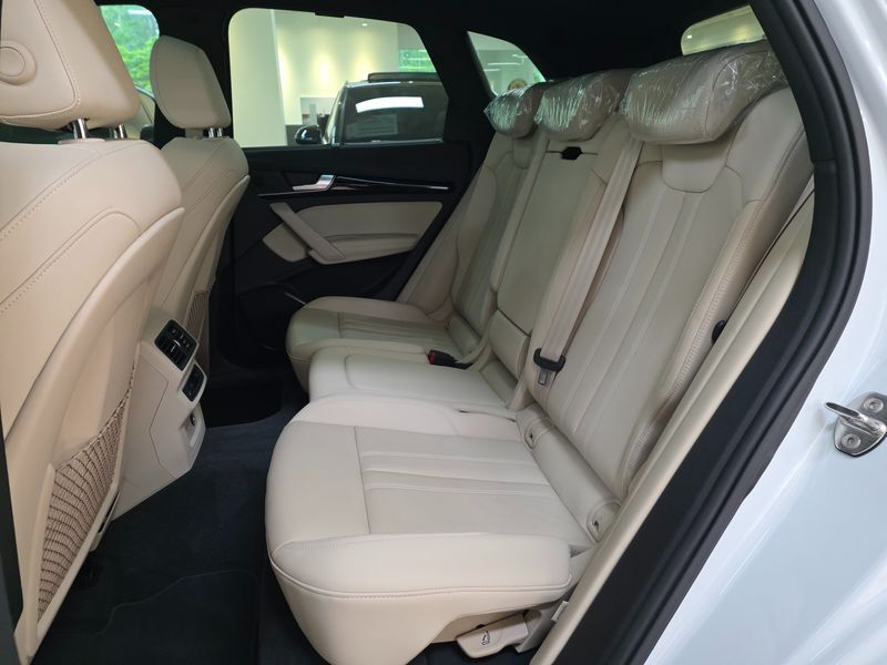 2024 Audi Q5 45 TFSI Quattro Premium photo 17