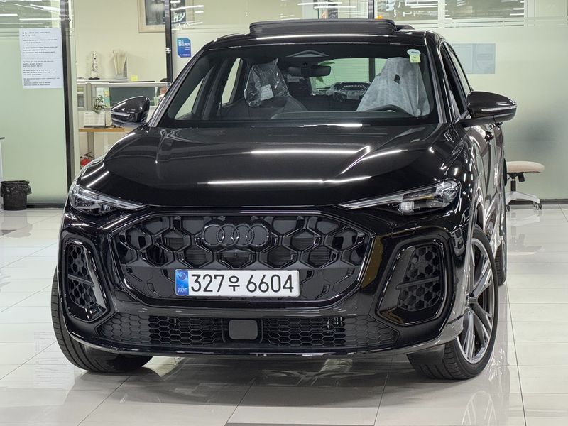 2025 Audi Q5 45 TFSI Quattro S Line Black Edition Sport Back photo 1
