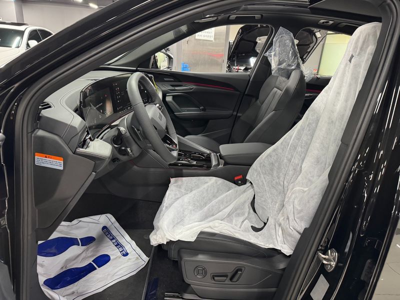 2025 Audi Q5 45 TFSI Quattro S Line Black Edition Sport Back photo 10