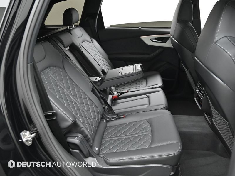 2026 Audi Q7 55 TFSI Quattro Premium photo 12