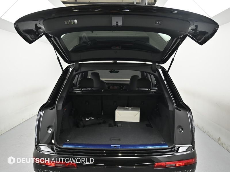 2026 Audi Q7 55 TFSI Quattro Premium photo 19