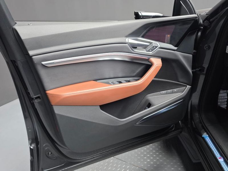 2022 Audi e-트론 55 Quattro Sportback photo 24
