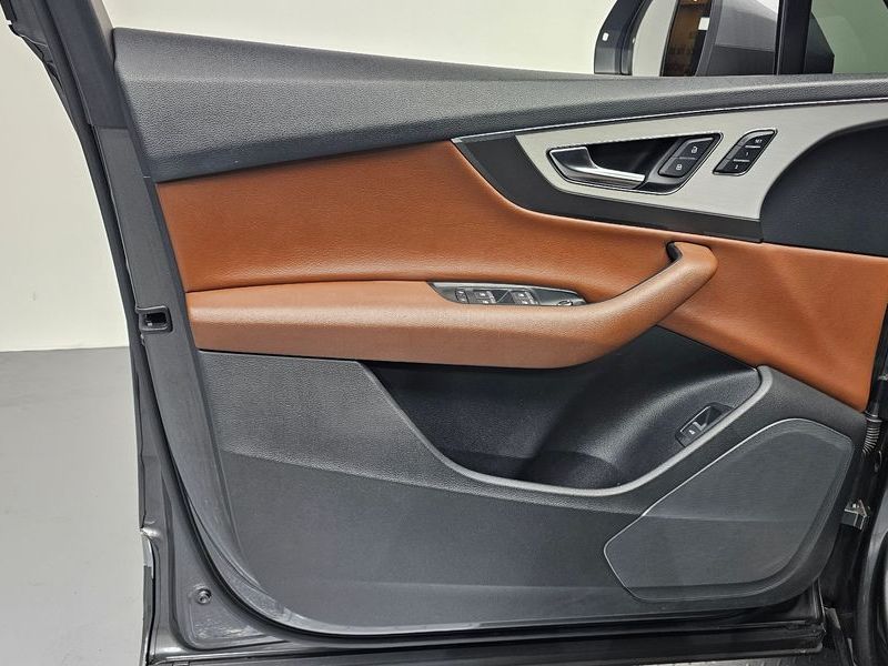 2019 Audi Q7 45 TFSI Quattro photo 24