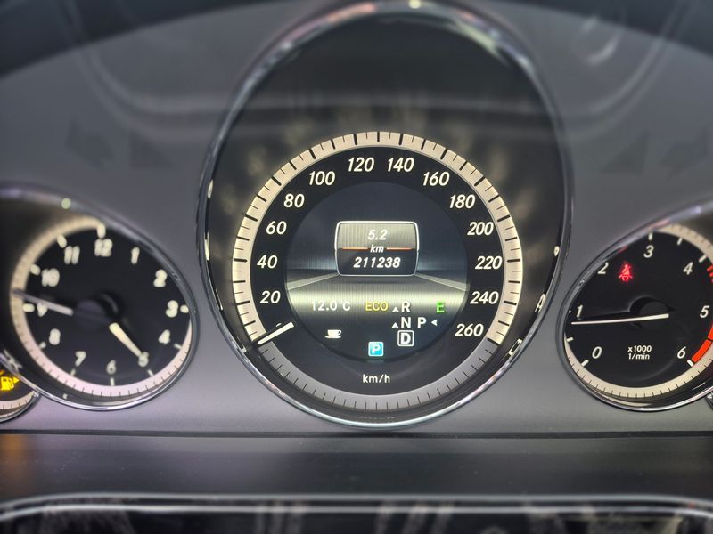 2013 Mercedes-Benz E-Class E220 CDI Avantgarde photo 8