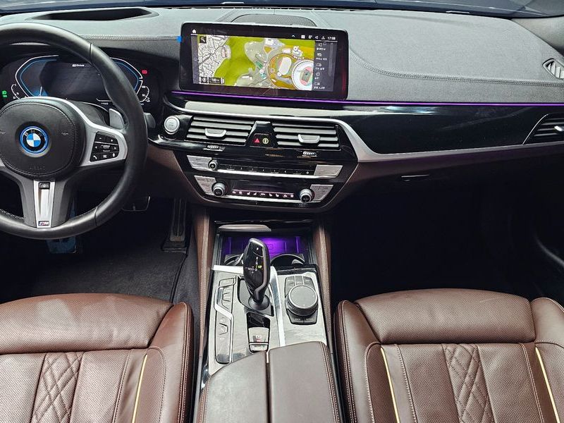 2022 BMW 5 Series 530e M Sport photo 7