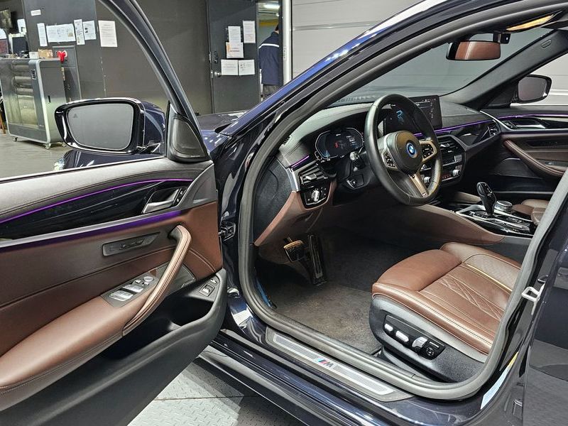 2022 BMW 5 Series 530e M Sport photo 11