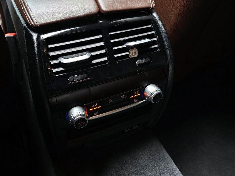 2022 BMW 5 Series 530e M Sport photo 17