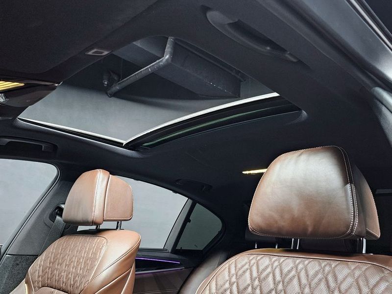 2022 BMW 5 Series 530e M Sport photo 19
