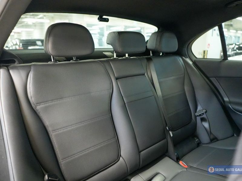 2024 Mercedes-Benz C-Class C300 4MATIC Avantgarde photo 12