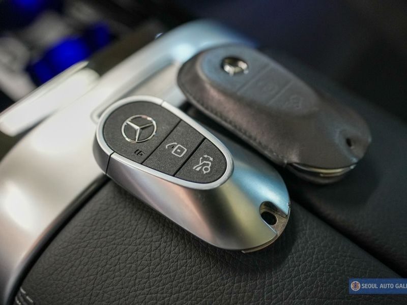 2024 Mercedes-Benz C-Class C300 4MATIC Avantgarde photo 18