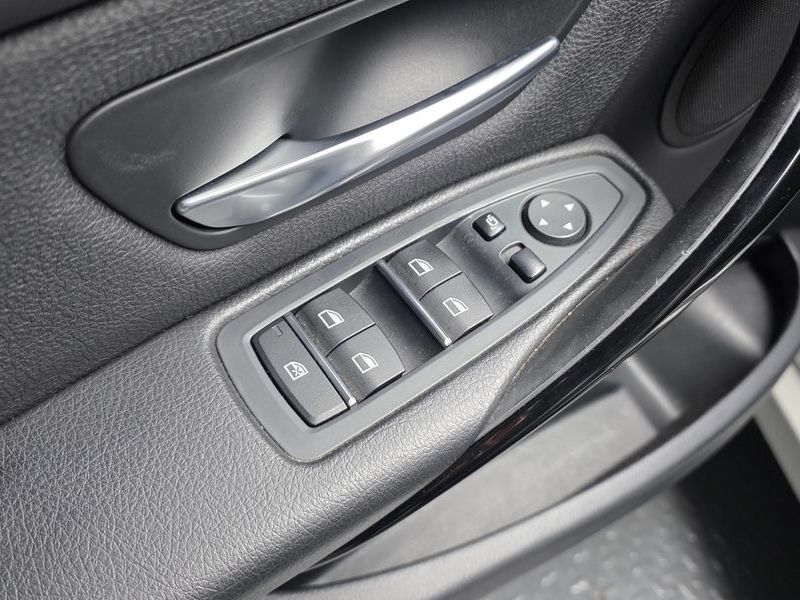 2018 BMW 3 Series 320d photo 14