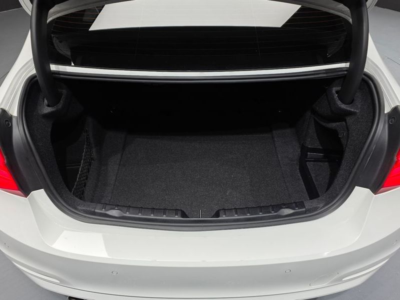 2018 BMW 3 Series 320d photo 20