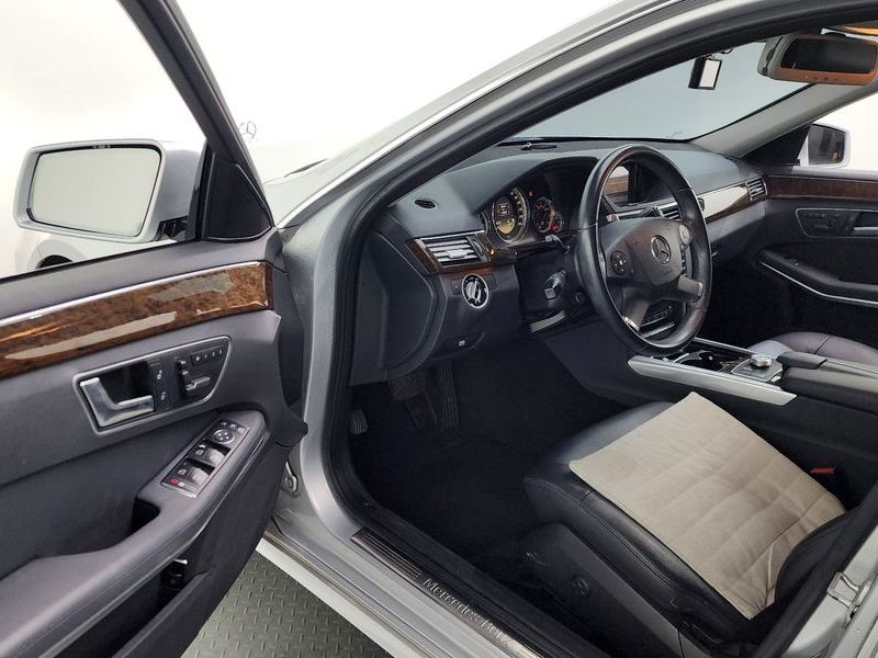 2012 Mercedes-Benz E-Class E200 CGI photo 10