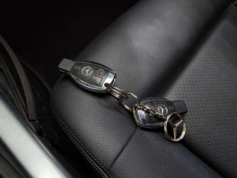 2012 Mercedes-Benz E-Class E200 CGI photo 18