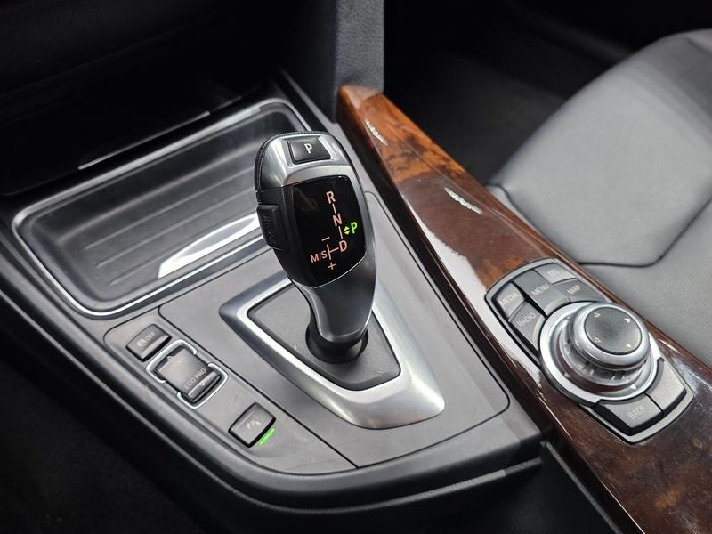 2012 BMW 3 Series 320d photo 9