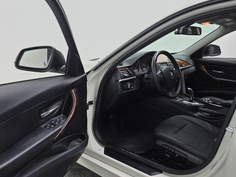 2012 BMW 3 Series 320d photo 10