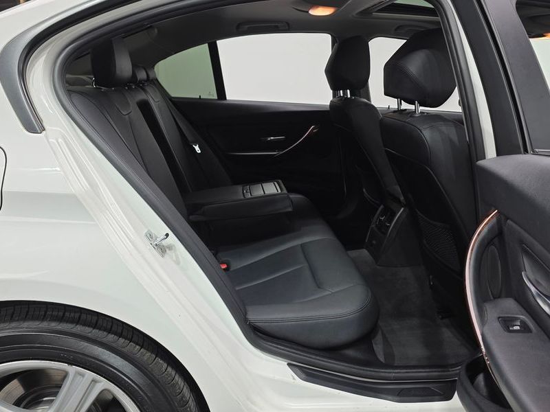 2012 BMW 3 Series 320d photo 12