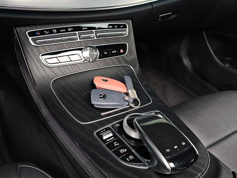 2020 Mercedes-Benz E-Class E250 Avantgarde photo 18