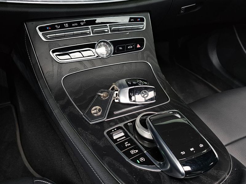 2020 Mercedes-Benz E-Class E250 Avantgarde photo 17