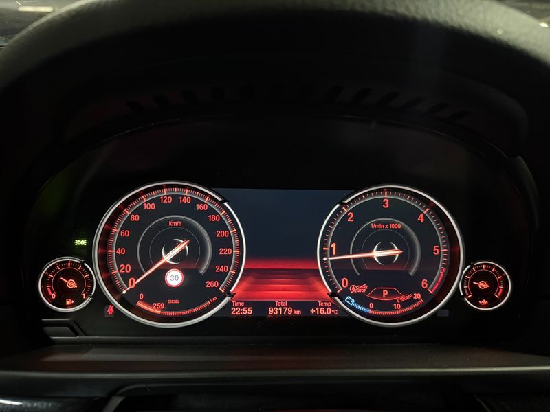 2015 BMW 5 Series 520d photo 8