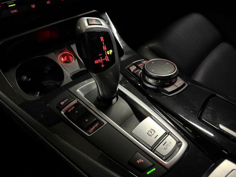2015 BMW 5 Series 520d photo 9