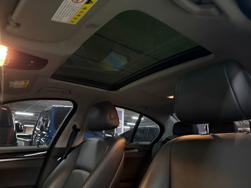 2015 BMW 5 Series 520d photo 14